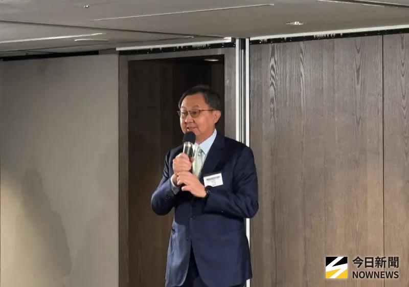    ▲太陽光電產業永續發展協會理事長沈尚弘表示，環評三法如「化療」，不論細胞好壞通通被消滅，產業要的應該是「精準治療」，法案恐怕扼殺產業發展，希望政府可以了解殺傷力。  