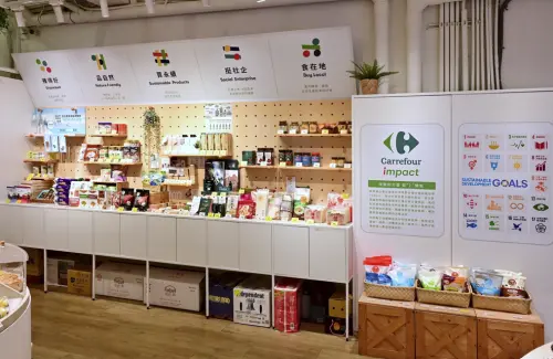 ▲bonaqua® 怡漾無標籤鹼性水，是台灣首支瓶身採用食品級100%塑膠再生料（rPET）製成的瓶裝水。（圖／品牌提供；「bonaqua及bonaqua®怡漾是可口可樂公司註冊商標」）