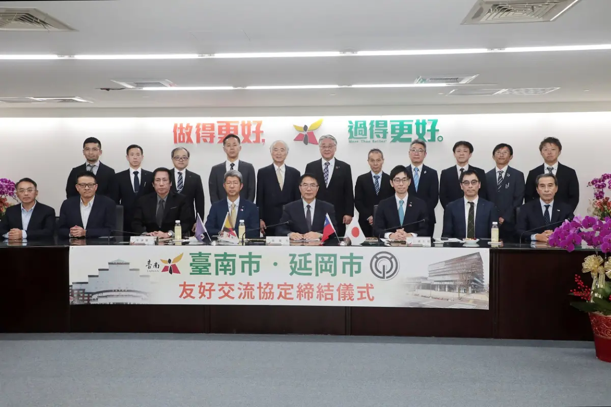 ▲台南市長黃偉哲與日本宮崎縣延岡市市長三浦久知在今（22）日分別代表兩市簽署友誼城市協定，延岡市正式成為台南第62個國際締盟城市。（圖／南市府提供）