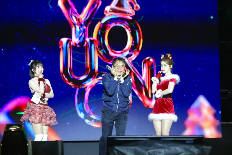 ▲兩位啦啦隊女神籃籃、李多慧與市長黃偉哲一起跳撒嬌舞的可愛橋段一樣吸睛獲好評，為活動增色不少。（圖／南市府提供）