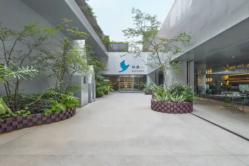 ▲「桃源Bleu&Book」書店園藝景觀由CNFlower凌宗湧總監設計規劃。（圖／業者提供）