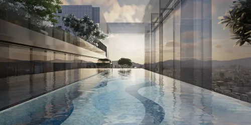 ▲高空泳池、景觀健身房與挑高大廳打造飯店級度假生活。（圖／業者提供）