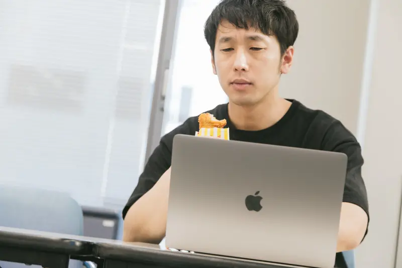 吃飽飯很睏想睡覺是「暈碳」？醫師認：身體在抗議　解決方法曝光