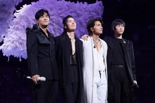 阿信演出摔落2米舞台！本人回應了：醫院檢查平安　周杰倫點讚
