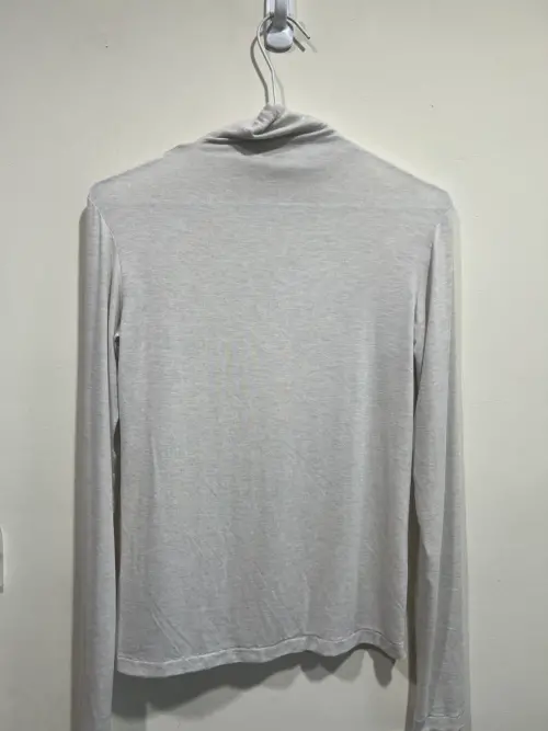 ▲UNIQLO的C系列喀什米爾混紡發熱衣（圖／記者賴禹妡攝）