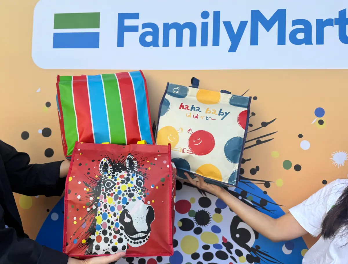 ▲全家便利商店2026年春節福袋12/25開賣！249元基本款共有三種造型可選。（圖／記者鍾怡婷攝）