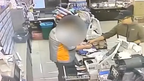 ▲張文至蝦皮店到店取貨、超商購物的監視器畫面曝光。（圖／翻攝畫面）