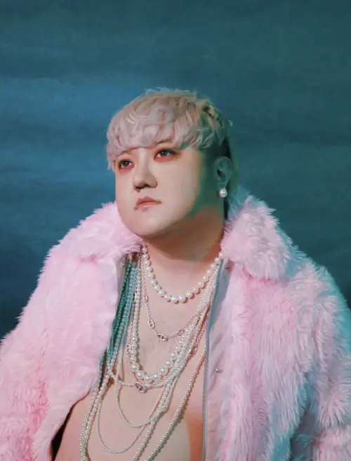 ▲葵剛以前會身材焦慮，現在能接受自己。（圖／華納音樂）