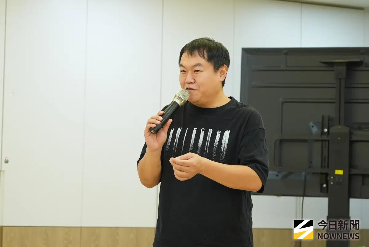 ▲主持人兼公關的司徒（如圖）遭爆聯手女子設局孫生，但他表示知道發文者是誰，不會提告、把爆料當笑話看。（圖／記者嚴俊強攝）