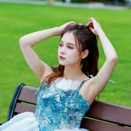 ▲左一承認動手打助理，並透過長文還原經過。（圖／翻攝自微博）