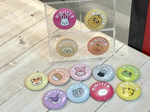 ▲MINITEEN別針胸章，售價165元／款。（圖／記者鍾怡婷攝）