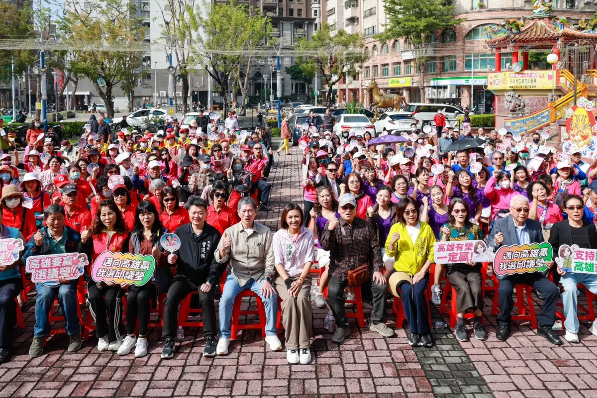 ▲高雄市長參選人邱議瑩於21日冬至在高雄義民廟前舉辦「客家大團結」活動，高雄客家社團齊聚力挺。（圖／立委邱議瑩辦公室提供）