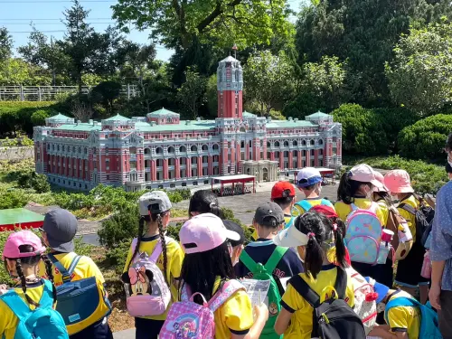 ▲小人國擁有100多座的世界迷你景觀建築，相當特殊，是全台灣人國中小校外教學必去過的行程。（圖／小人國臉書）