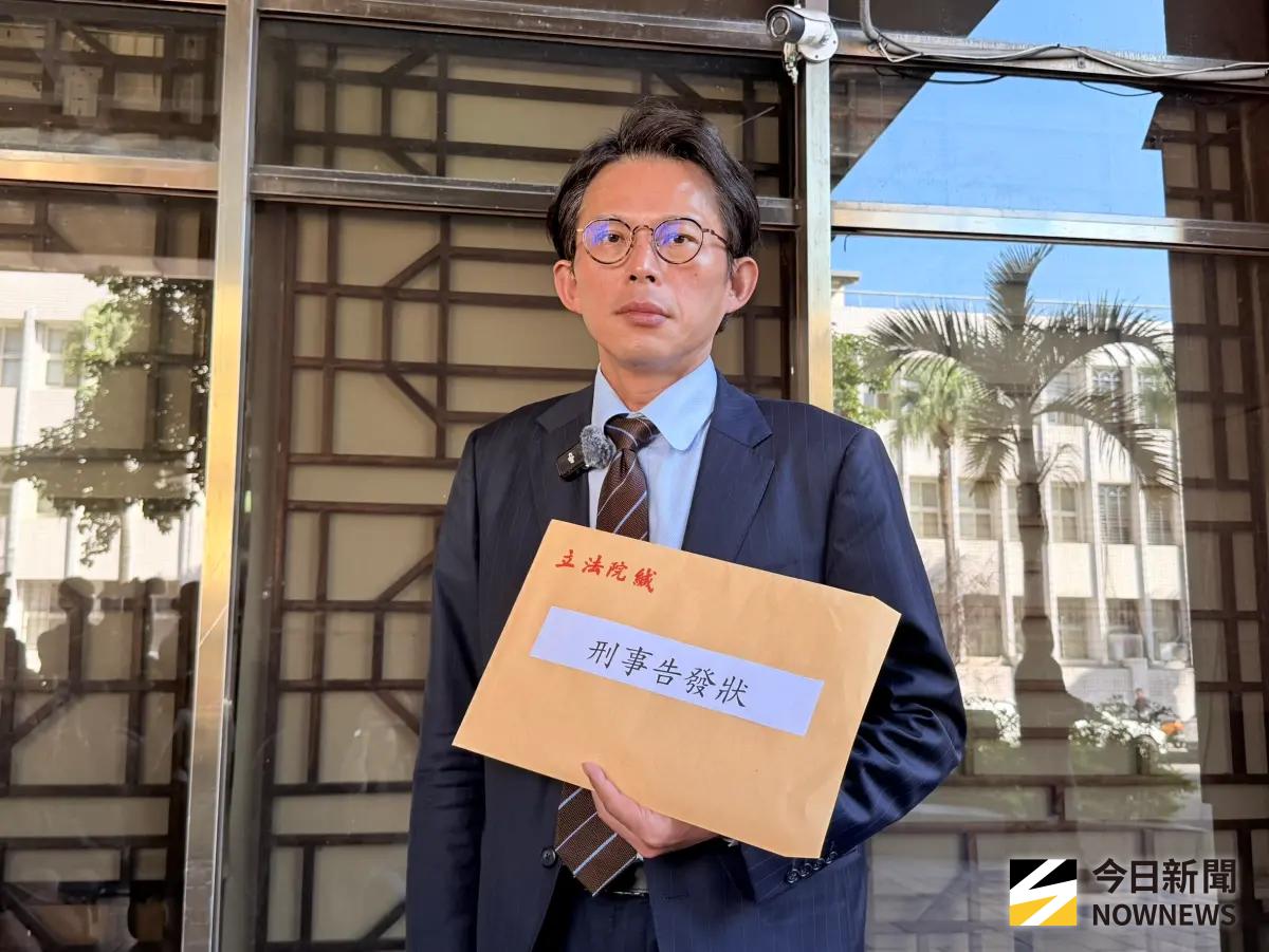 ▲黃國昌前往北檢告發府院高層涉嫌關說大法官。（圖／記者嚴俊強攝）