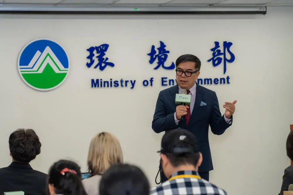 ▲環境部與104人力銀行共同發布的《2025下半年綠領人才就業趨勢報告》。（圖／環境部提供）