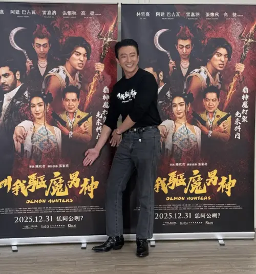 ▲懷秋在《叫我驅魔男神》扮演惡神阿修羅，戲裡染了紅髮，拍完後立刻把頭髮剃光，重新長回一頭黑髮。（圖／記者蘇詠智攝）