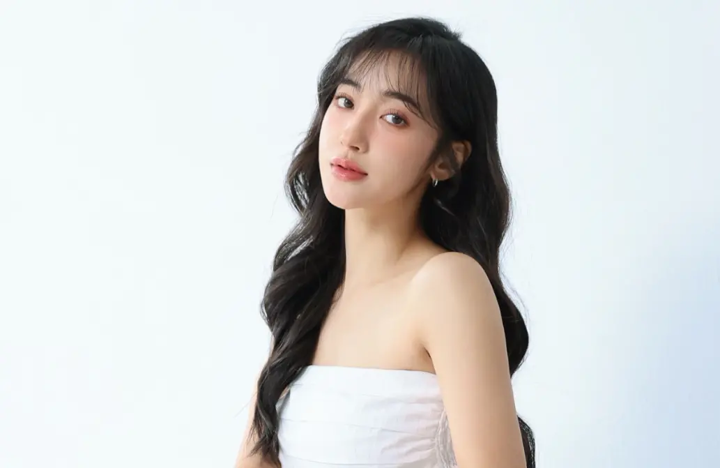 ▲女星夏宇禾（如圖）分手前男友GINO後，近日爆出不倫已婚人夫。兩人深夜糾纏在一起，不只擁抱還接吻，而該名人夫的身分也曝光，是地方望族富三代。（圖／夏宇禾臉書）