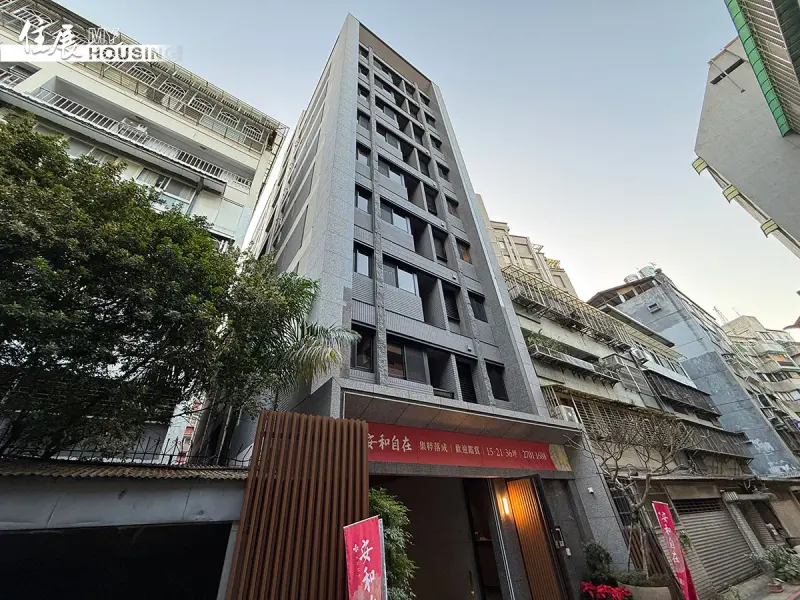 ▲近三年雙北市新成屋最高單價趨勢。台北市大安區「安和自在」以單價 160.8 萬元居 2025 年之冠，但相較 2023 年 Diamond Towers 的 269.1 萬元已大幅修正。（圖／住展雜誌提供myhousing.com.tw）