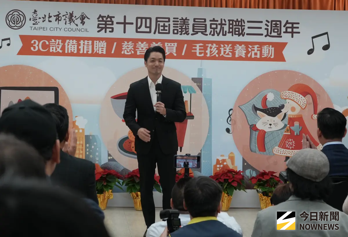 ▲台北市長蔣萬安出席台北市議會第14屆議員就職三週年——愛心3C設備捐贈曁慈善義買、毛孩送養活動。（圖／記者呂炯昌攝，2025.12.24）