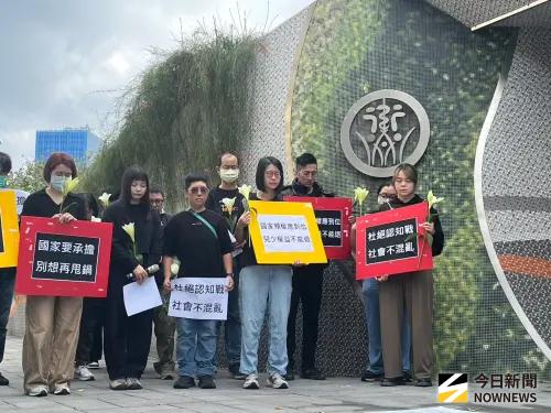 ▲社工強調5大訴求，包括政府應該道歉，正是制度未能接住孩子的事實，並公開承擔責任，而非僅止於個案檢討。（圖／記者張乃文攝）