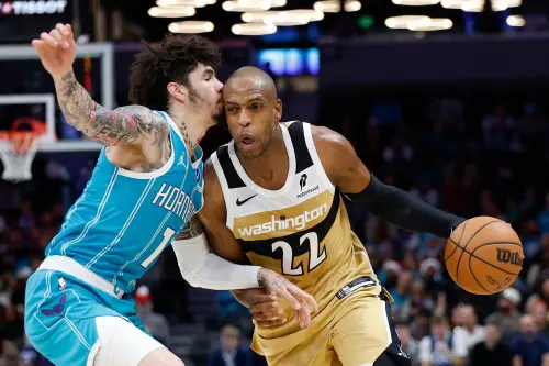 影／黃蜂鮑爾被惡意犯規！想要衝向防守者被隊友抱住險釀衝突
