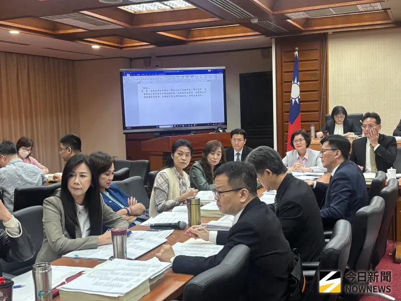 ▲立法院教育及文化委員會今（24）排審「學校供餐法」草案。（圖／記者李青縈）