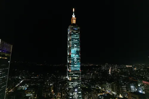 ▲星宇航空公布，台北101跨年光雕展演將展現星宇2026年三大亮點，包含星宇航空帥氣機身揭開序幕。（圖／星宇航空提供www.facebook.com/starluxairlines）