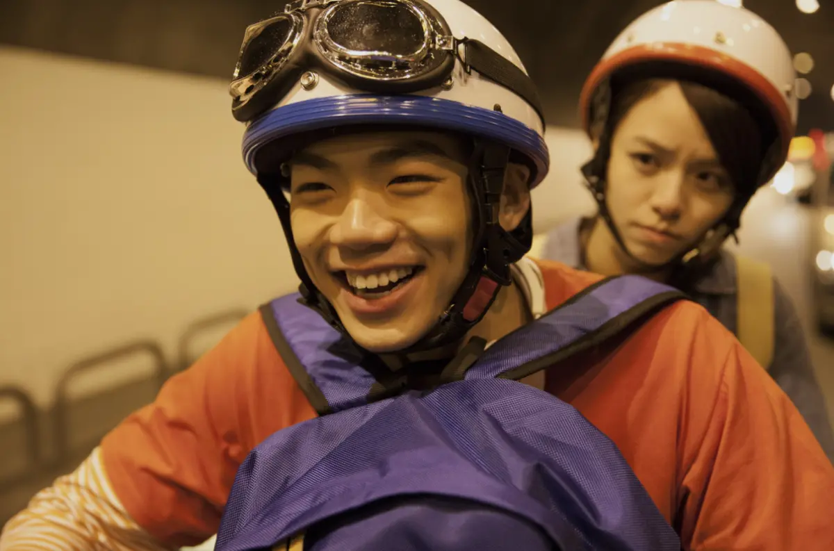 ▲禾浩辰（左）今（24）日求婚吳品潔成功，他過去演出電影《等一個人咖啡走紅》，以前的藝名是布魯斯，真的等到那個人。（圖／《等一個人咖啡》劇照）