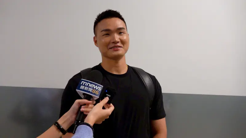 ▲台鋼雄鷹左投陳柏清今（24）日代表出席體育運動精英獎，分享到國中時期參加訓練營時，王維中還是客座教練，如今兩人因緣際會下成為隊友。（圖／記者陳云茹攝,2025.12.24）