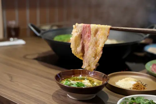 ▲「台灣牛脆胸」選用牛脆胸中段，涮煮後口感香潤有爽脆咬勁。（圖／記者葉盛耀攝）