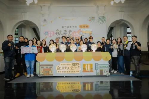 貼近民意！高虹安市長宣布敬老卡、愛心卡明年起開放農會藥局代買
