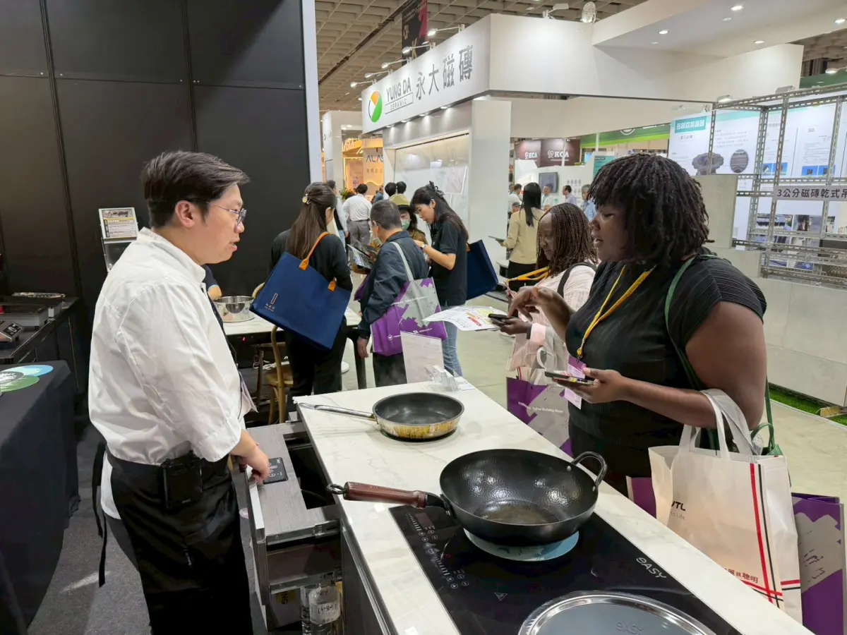 ▲羿麗智能在台北國際建材展中，以隱藏式IH爐系統整合作為展示主軸，吸引建築界與住宅空間規劃等產業觀眾關注。（圖／業者提供）