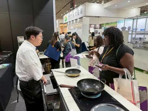 羿麗智能建材展落幕 隱藏式IH爐與「羿麗餐桌」成焦點
