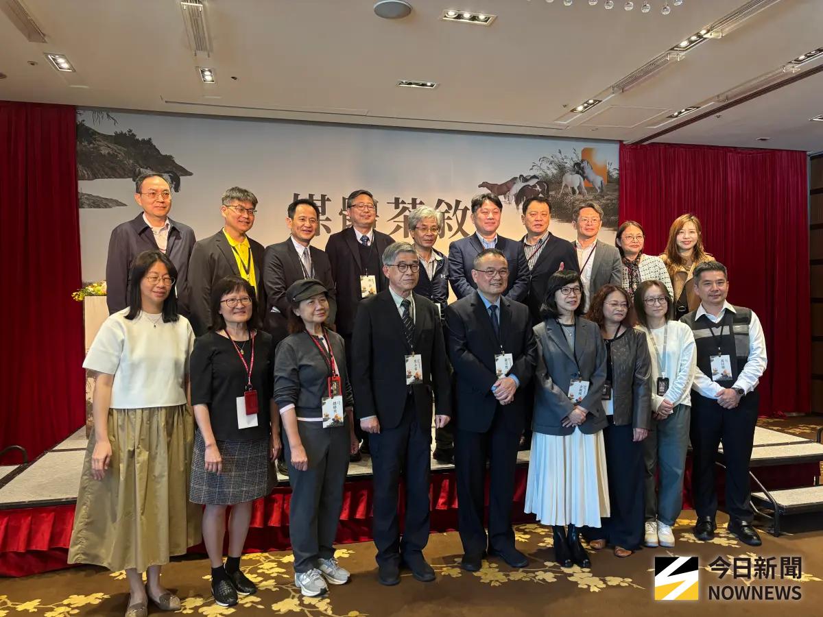 ▲故宮今年達到百年里程碑，院長蕭宗煌、副院長黃永泰及余佩瑾率領故宮團隊，說明百年院慶成果。（圖／記者李青縈攝）