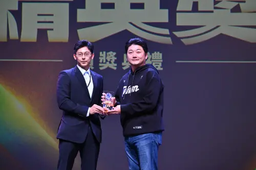 精英獎／曾豪駒奪最佳教練獎！感性自曝12強回憶：讓世界看見台灣
