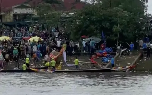 影／競賽變打群架！越南划船比賽「一言不合就開打」
