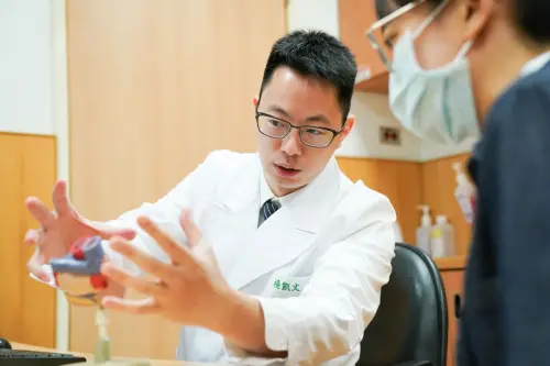 男反覆高燒！奔波醫院找不到原因　醫揪「感染性心內膜炎」
