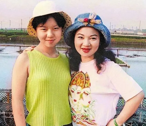 ▲「白曉燕事件」當年震驚全台，痛失愛女的白冰冰（右）曾陷入崩潰並懷疑人生。（圖／白曉燕基金會提供）