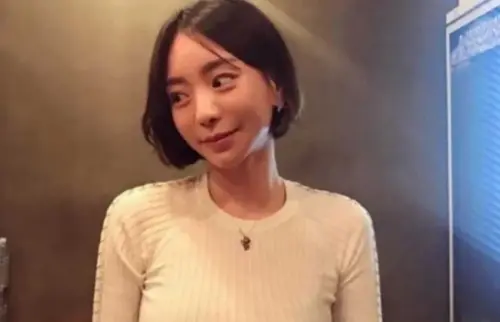 ▲朴有天前未婚妻黃荷娜（如圖）今（24）日遭逮捕，她在因涉毒逃亡柬埔寨後，被國際刑警發布紅色通緝令，警方於今日在柬埔寨機場逮人。（圖／黃荷娜IG）