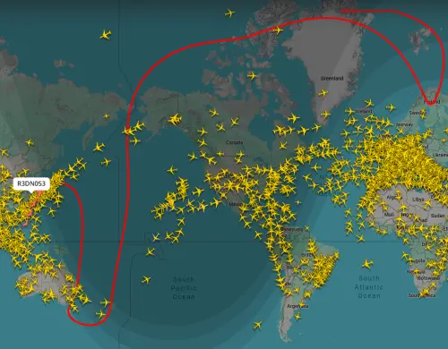 ▲完整路徑來看，聖誕老公公從格陵蘭出發之後，先造訪了北歐斯堪地那維亞半島的挪威和瑞典，直後直接從太平洋直奔南半球，先後抵達紐西蘭、澳洲，直就直衝回北半球，抵達日本的東京、大阪隨後往南，接下來就直奔台灣而來。（圖／Flightradar24）