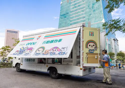 ▲倒數計時迎接2026年到來，7-11出動「OPEN!行動購物車」備戰信義一級戰區。（）