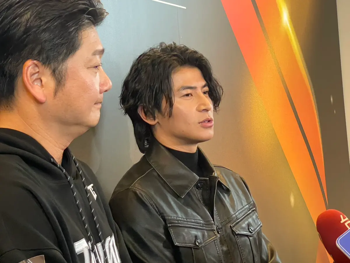 ▲陳傑憲（右）今日出席14年體育運動精英獎頒獎典禮，聊到統一獅補強江少慶，坦言對江少慶入隊很期待，還大讚江少慶很帥，「他可以扛起林安可離開後的顏值空缺。」（圖／記者林子翔攝,2025.12.24）