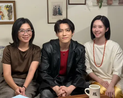 ▲邱宇辰（中）客座張景嵐（右一）、游沛宸Yuyu的Podcast節目。（圖／menomeno X 人類圖畫館提供）