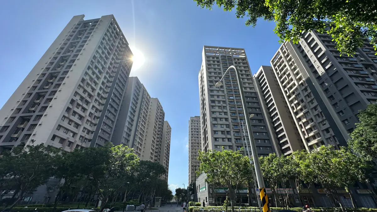 ▲信義房屋專員黃智群表示，合宜住宅A2區鄰近泰板輕軌F22站點與捷運亞東醫院站，今年起開放移轉，價格相對親民CP值高，詢問度逐漸上升。（圖／信義房屋提供）