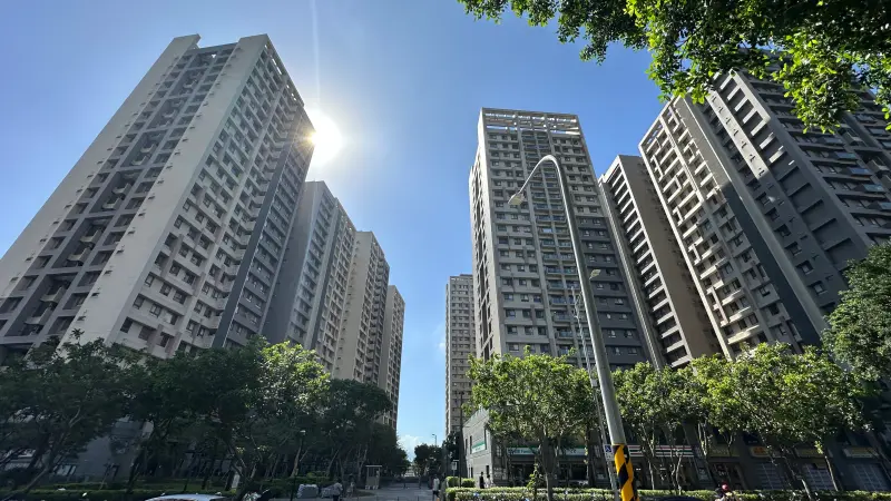 ▲信義房屋專員黃智群表示，合宜住宅A2區鄰近泰板輕軌F22站點與捷運亞東醫院站，今年起開放移轉，價格相對親民CP值高，詢問度逐漸上升。（圖／信義房屋提供）