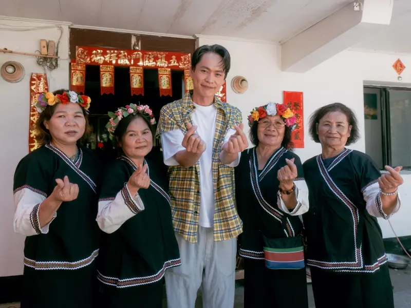 ▲台東發生芮氏規模6.1地震，藝人黃鐙輝今（24）日才現身富里鄉農會第七屆稻草藝術季《富里喵樂園》記者會，稍早人在火車上的他，也感受到特別搖晃。（圖／富里鄉農會提供）
