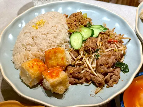 ▲推薦愛吃辣的人可嚐鮮「泰炒辣嫩牛」新菜。（圖／記者蕭涵云攝）