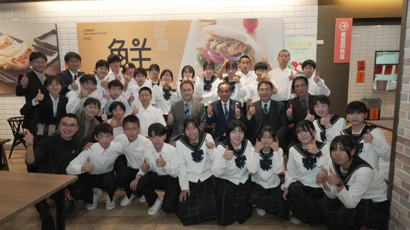 ▲ 黃偉哲熱情歡迎水上町教育旅行團來訪台南。（圖／南市府提供）