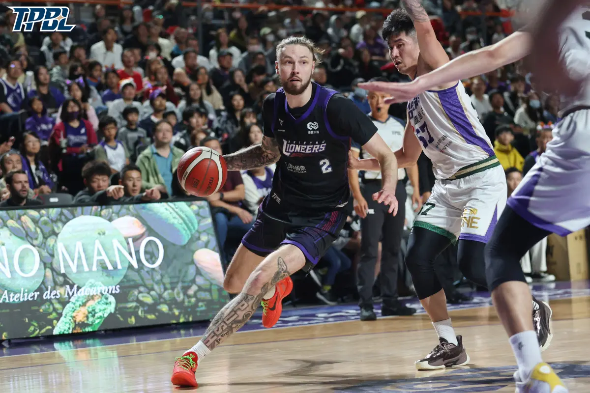 ▲攻城獅憑藉洋將德魯火燙的外線手感，加上團隊防守強勢反擊，最終以 98：82 擊退雲豹，不僅報了上次交手的一箭之仇，也送給對手三連敗。（圖／TPBL提供）