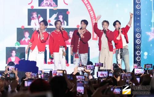 Energy閃兵案後聖誕夜合體！不跳16蹲、走溫馨路線：好想念大家
